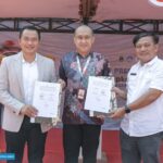 1. Kadisdik Jawa Barat Drs. Wahyu Wijaya, S.H., M.Si Saat Menghadiri Job Fair SMKN 4 Bandung (Rabu,4/10)