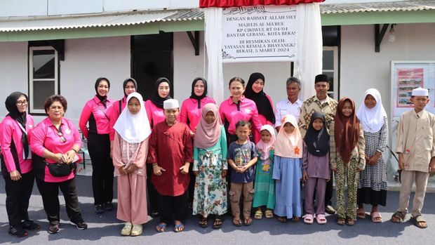 Yayasan Kemala Bhayangkari Lakukan Bakti Sosial dan Bakti Kesehatan di Kampung Pemulung