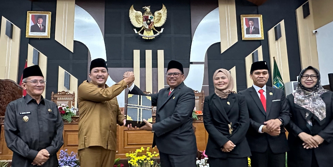 Wujudkan Transparansi Anggaran, Pemkab Pasuruan Serahkan Dokumen LKPJ 2025 ke DPRD