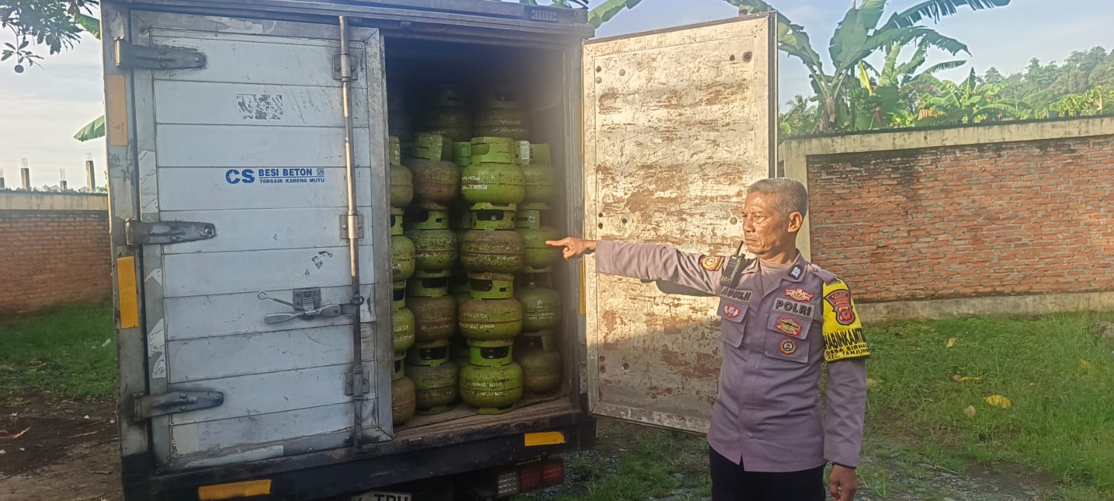 Vila di Cibarengkok Digerebek, Diduga Jadi Lokasi Pengoplosan Gas Ilegal