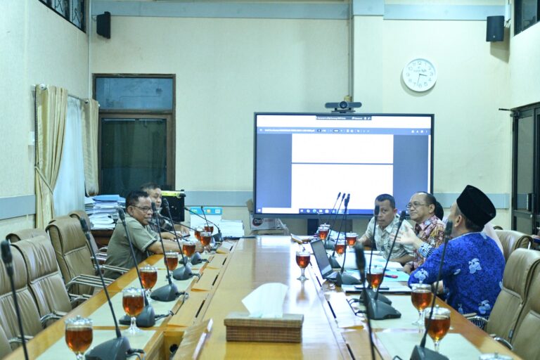 Rapat Paripurna DPRD Indramayu Bahas Tiga Raperda Strategis Hasil Kerja Pansus 6, 7, dan 8