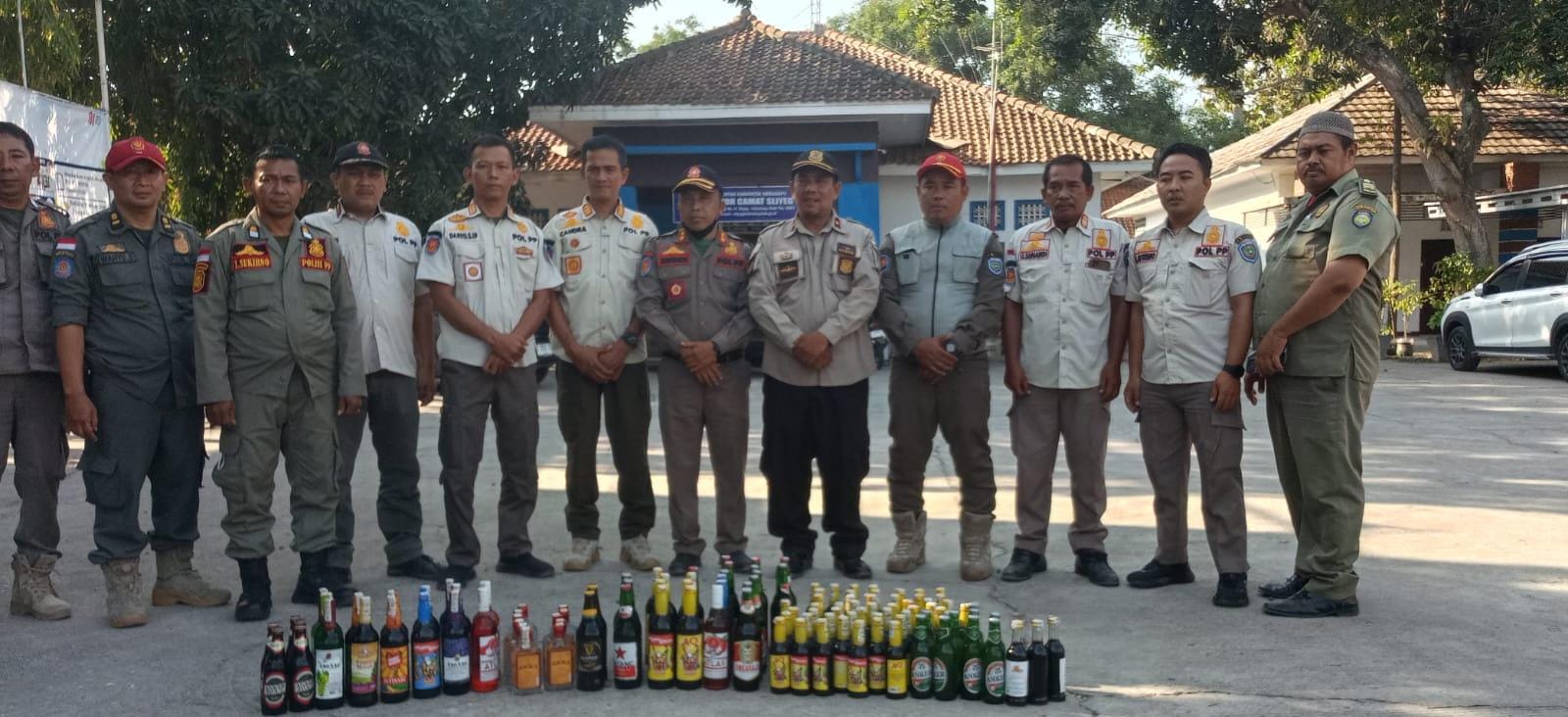 Tekan Peredaran Miras Oplosan, Satpol PP Kecamatan Sliyeg Gelar Razia dan Tegakkan Perda No. 15 Tahun 2006