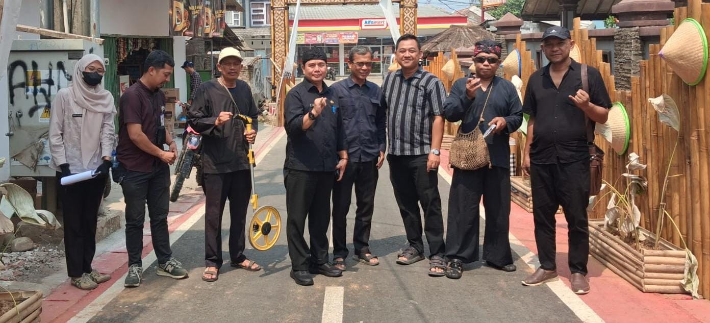 Kasi Ekbang Tanjungsari Lakukan Monev Pembangunan di Desa Pasirtanjung, Dayeuh Pajajaran Capai 100 Persen
