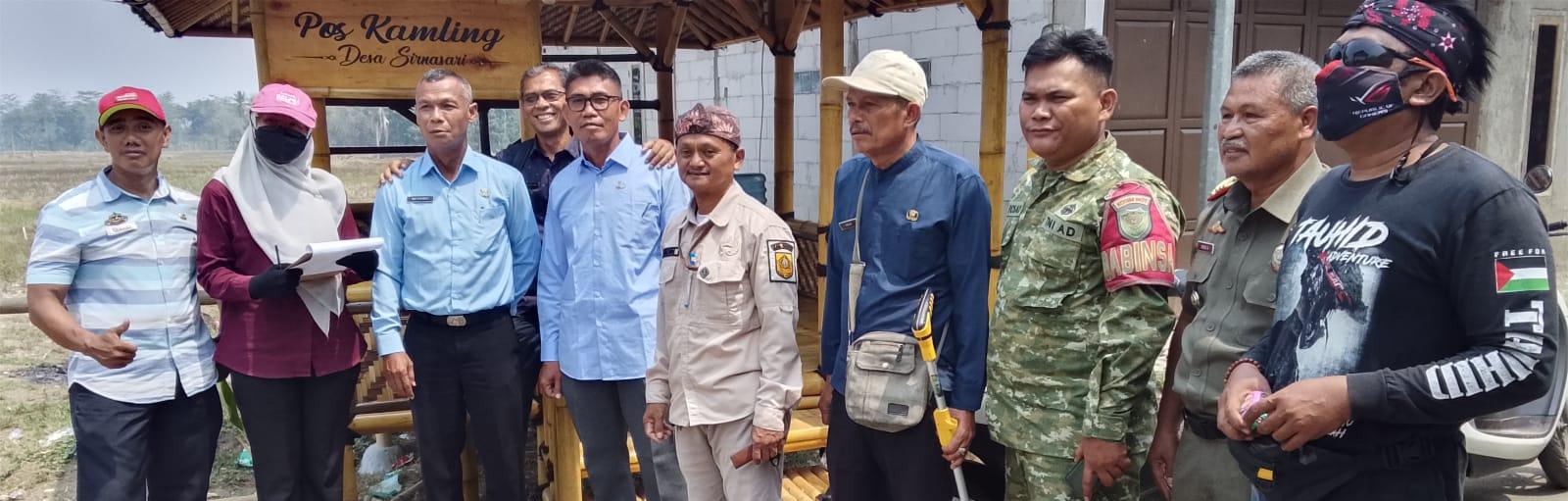 Kasi Ekbang Kecamatan Tanjungsari Lakukan Monev Pembangunan di Desa Sirnasari, Progres Hotmix dan Dayeuh Pajajaran Capai 90 Persen