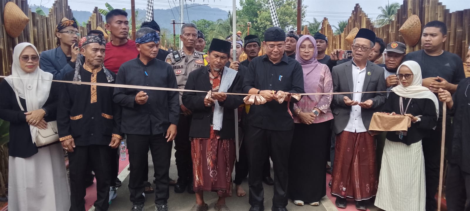 Pemdes Sirnasari Resmikan Kampung Dayeuh Padjajaran, Angkat Kearifan Lokal dengan Anggaran Rp200 Juta